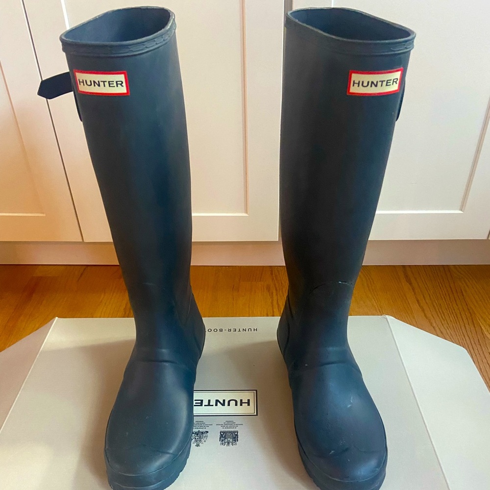 Hunter Matte Navy Rain Boot size 10